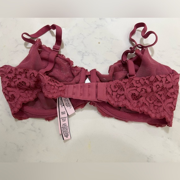 Chic Lace Underwire Bra in Rich Burgundy - Picture 7 of 8